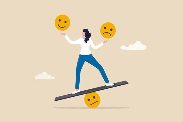 情商平衡。冷静的女性用双手平衡微笑和悲伤的表情。