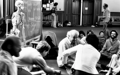 摩谢·费登奎斯与学生们讨论